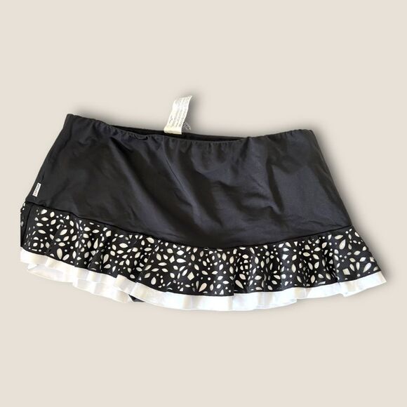 Black & White ruffle skirt Pool  cover up size Small, NWT - Picture 2 of 6